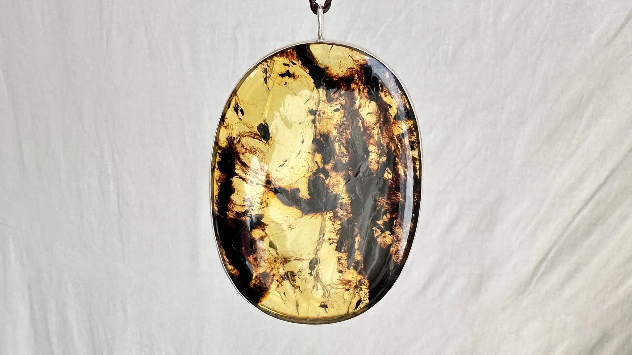 Large Amber Pendant Necklace. 1299