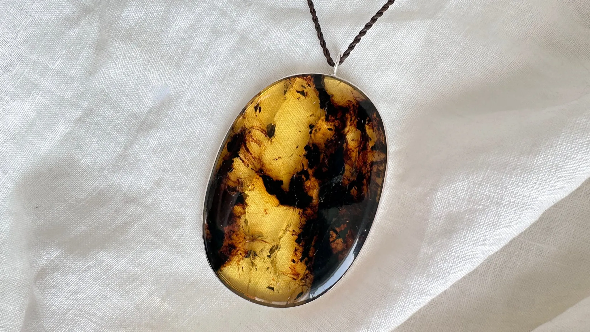 Large Amber Pendant Necklace. 1299